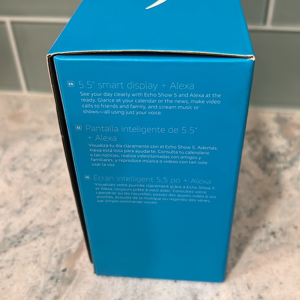 Echo Show 5 New in Box - Picture 4 of 4
